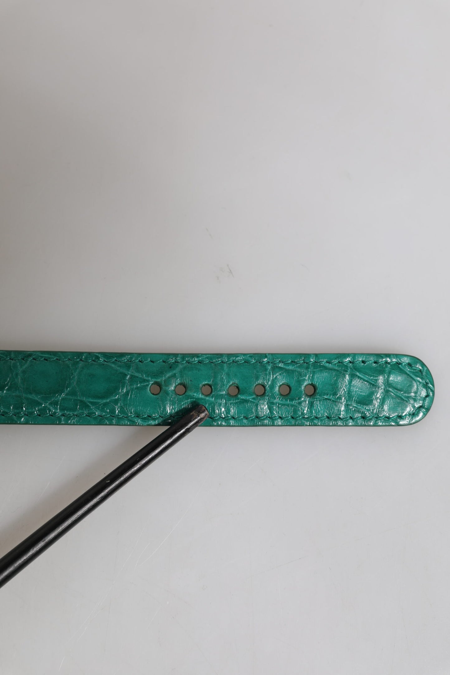 Green Exotic Leather Gold Tone Metal Buckle Armband